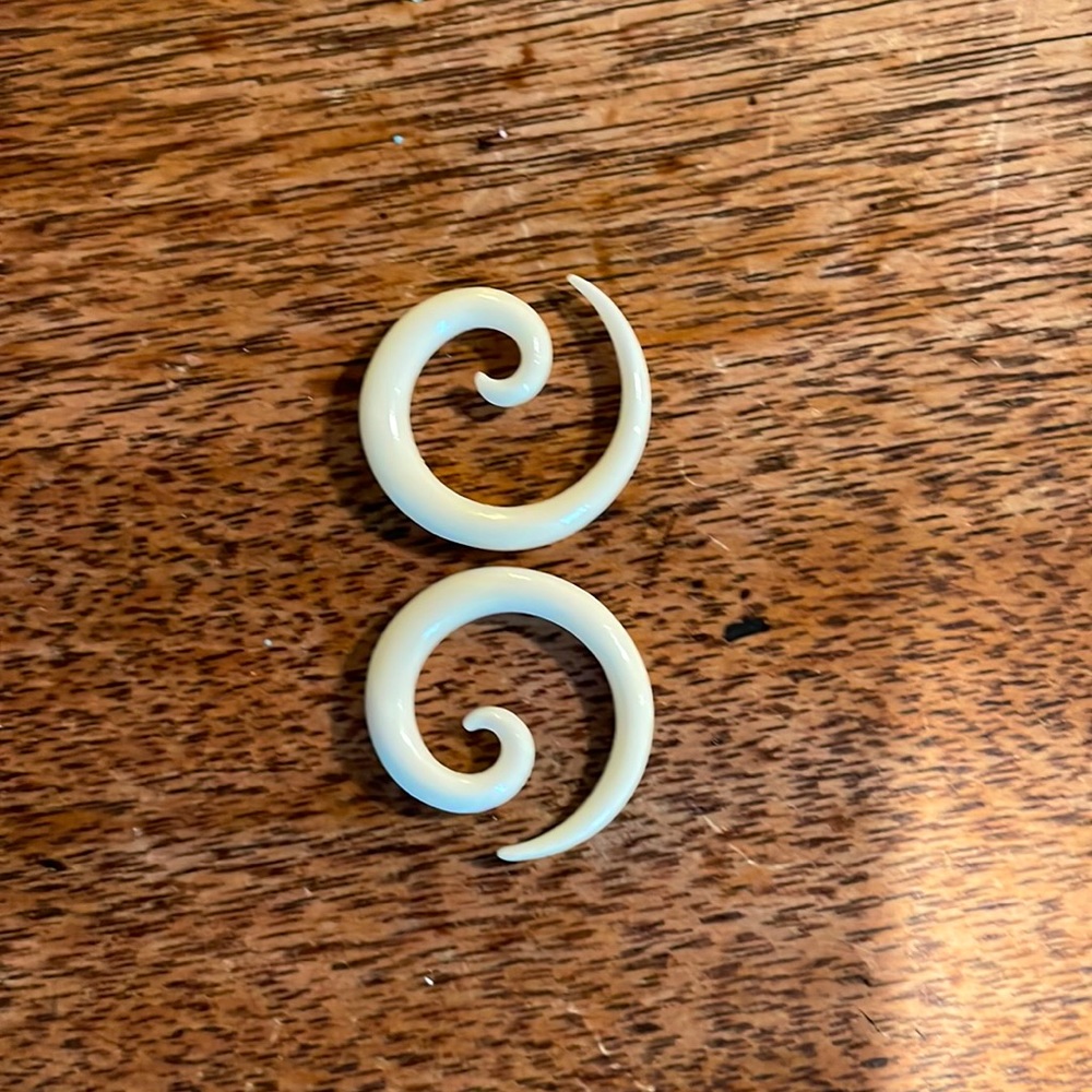 Bone Spiral Earring or Jewelry 8.5g (3.175mm)